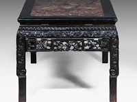 A chinese carved hardwood low table and a tall stand, both inset with a marble top, late qing, h 51 - 58 x 106 cm / h 81 cm - afbeelding 8 van  9