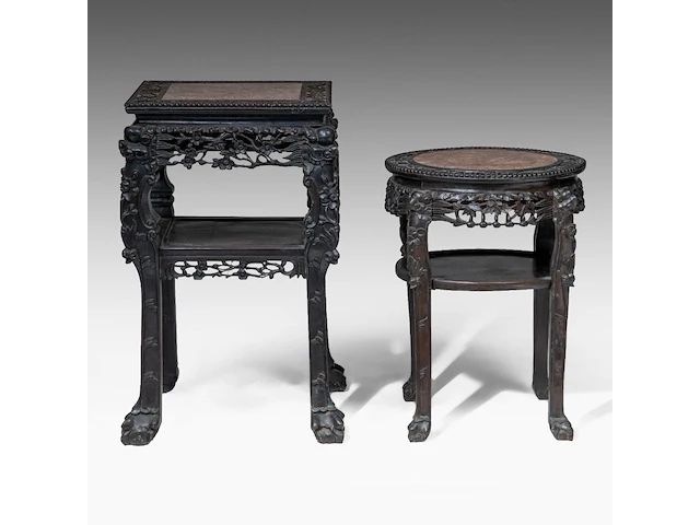 A chinese carved hardwood round stand and a square stand, late qing, h 65 cm (round) / h 81 cm (square) - afbeelding 2 van  6
