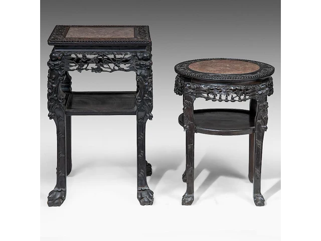 A chinese carved hardwood round stand and a square stand, late qing, h 65 cm (round) / h 81 cm (square) - afbeelding 3 van  6