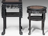 A chinese carved hardwood round stand and a square stand, late qing, h 65 cm (round) / h 81 cm (square) - afbeelding 3 van  6