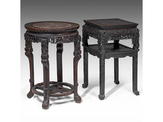 A chinese carved hardwood round stand and a square stand, late qing, h 81 cm (each) - afbeelding 1 van  5