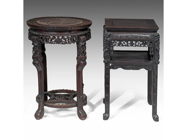 A chinese carved hardwood round stand and a square stand, late qing, h 81 cm (each) - afbeelding 2 van  5