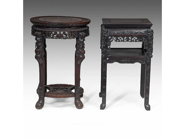 A chinese carved hardwood round stand and a square stand, late qing, h 81 cm (each) - afbeelding 4 van  5