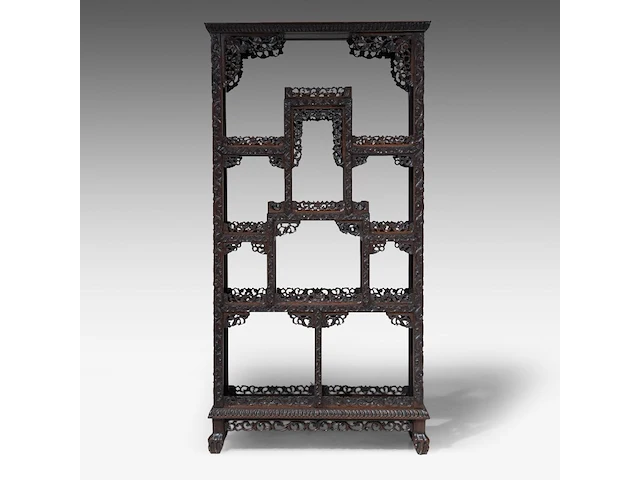 A chinese carved hardwood shelved cabinet in the acanthus-leaf style, late 19th century, h 156 - 81 × 33 cm - afbeelding 2 van  5