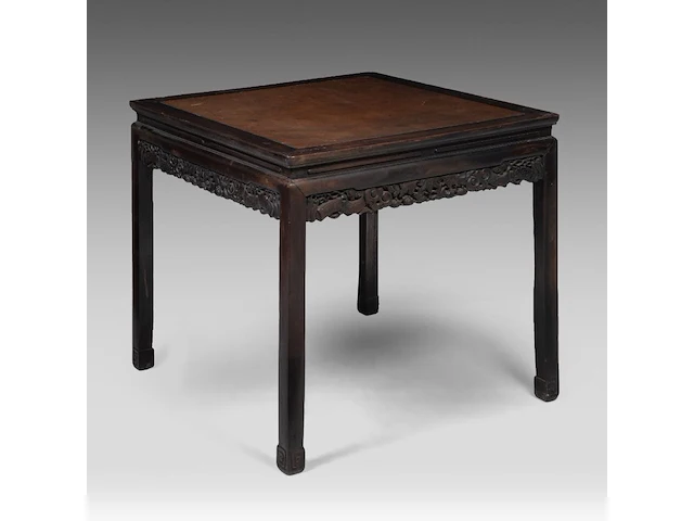 A chinese carved hardwood square table, late qing, h 81,5 - 94 x 94 cm - afbeelding 1 van  6
