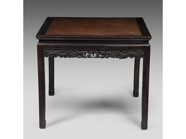A chinese carved hardwood square table, late qing, h 81,5 - 94 x 94 cm - afbeelding 3 van  6