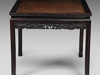A chinese carved hardwood square table, late qing, h 81,5 - 94 x 94 cm - afbeelding 3 van  6