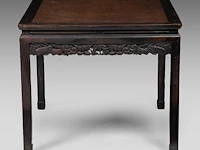 A chinese carved hardwood square table, late qing, h 81,5 - 94 x 94 cm - afbeelding 4 van  6