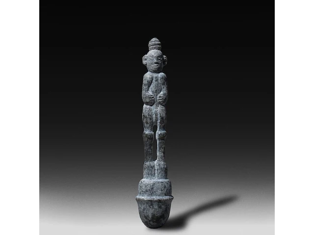 A chinese carved jade phallic figure with a phallic end, shang dynasty style 22.5 cm. (8.85 in.) - afbeelding 2 van  4
