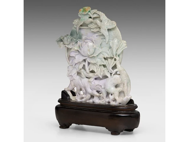 A chinese carved lavender and green jadeite (feicui) group depicting a lotus pond in moonlight, republic period, total h 36,4 cm (fitted to a wooden base) - afbeelding 2 van  6