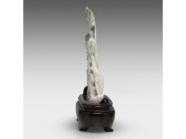 A chinese carved lavender and green jadeite (feicui) group depicting a lotus pond in moonlight, republic period, total h 36,4 cm (fitted to a wooden base) - afbeelding 3 van  6