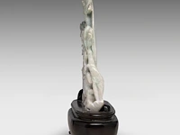 A chinese carved lavender and green jadeite (feicui) group depicting a lotus pond in moonlight, republic period, total h 36,4 cm (fitted to a wooden base) - afbeelding 3 van  6