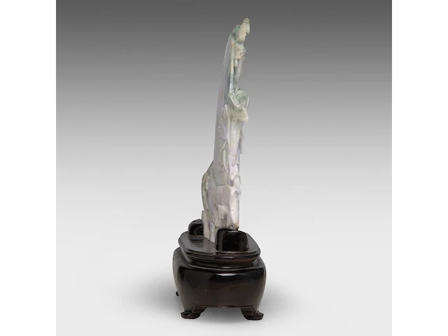 A chinese carved lavender and green jadeite (feicui) group depicting a lotus pond in moonlight, republic period, total h 36,4 cm (fitted to a wooden base) - afbeelding 5 van  6