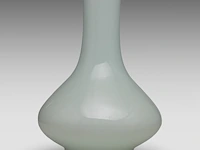 A chinese celadon-glazed bottle vase, with an effaced mark (presumably), h 33 cm - afbeelding 2 van  6