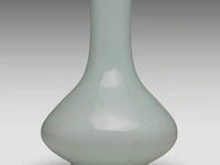 A chinese celadon-glazed bottle vase, with an effaced mark (presumably), h 33 cm - afbeelding 4 van  6
