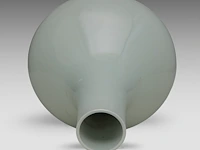 A chinese celadon-glazed bottle vase, with an effaced mark (presumably), h 33 cm - afbeelding 5 van  6