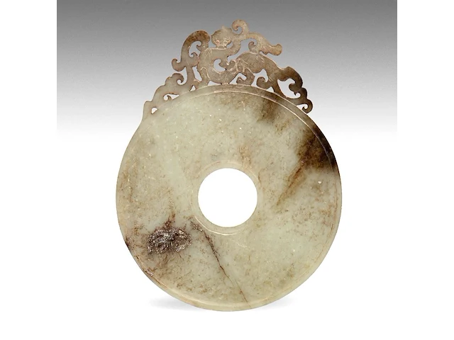 A chinese celadon jade ‘chilong’ bi disc, late warring states period to early western han dynasty, l 14 cm - afbeelding 1 van  6