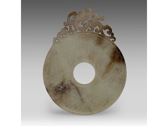 A chinese celadon jade ‘chilong’ bi disc, late warring states period to early western han dynasty, l 14 cm - afbeelding 2 van  6
