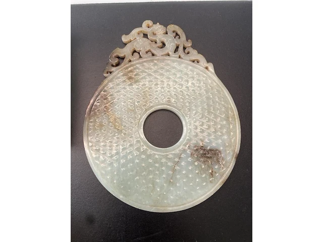 A chinese celadon jade ‘chilong’ bi disc, late warring states period to early western han dynasty, l 14 cm - afbeelding 6 van  6