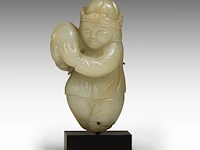 A chinese celadon-white jade figure of a foreigner presenting a treasure, tang dynasty/ early song dynasty, fitted to a stand, total h 9,5 cm