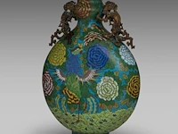 A chinese cloisonné enamelled 'phoenix' moon flask, flanked by two bronze chilong handles, republic period, total h 45,5 cm - afbeelding 2 van  8