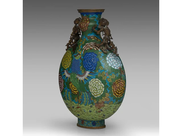 A chinese cloisonné enamelled 'phoenix' moon flask, flanked by two bronze chilong handles, republic period, total h 45,5 cm - afbeelding 5 van  8
