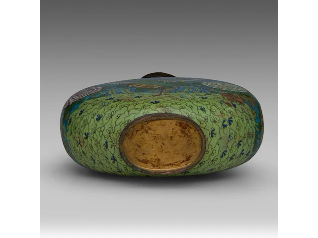 A chinese cloisonné enamelled 'phoenix' moon flask, flanked by two bronze chilong handles, republic period, total h 45,5 cm - afbeelding 8 van  8
