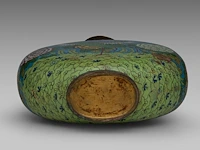A chinese cloisonné enamelled 'phoenix' moon flask, flanked by two bronze chilong handles, republic period, total h 45,5 cm - afbeelding 8 van  8
