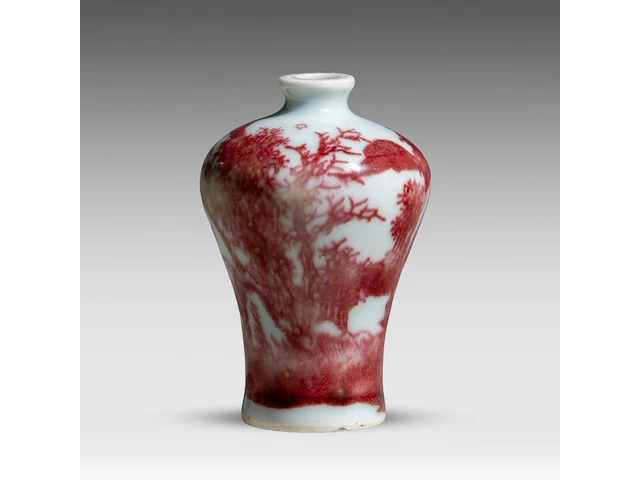 A chinese copper red 'pavilion and scholar by a river' snuff bottle, qianlong period (18thc), h 7,5 cm - afbeelding 1 van  6