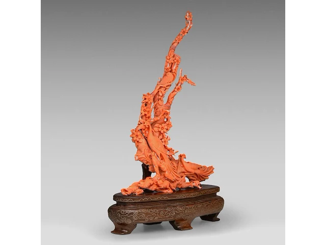 A chinese coral carving depicting 'one hundred birds on prunus', late qing, (coral only) weight about 510g - h 29 x l 21 cm - afbeelding 3 van  6