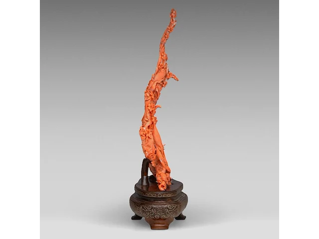 A chinese coral carving depicting 'one hundred birds on prunus', late qing, (coral only) weight about 510g - h 29 x l 21 cm - afbeelding 4 van  6