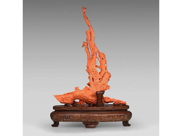 A chinese coral carving depicting 'one hundred birds on prunus', late qing, (coral only) weight about 510g - h 29 x l 21 cm - afbeelding 5 van  6