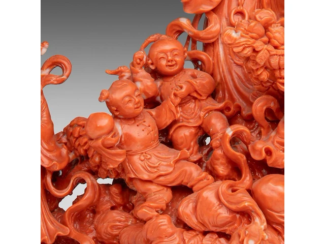 A chinese coral carving group of beauties and playful boys, late qing dynasty - (coral only) weight about 1700g - l 31 x h 21 cm - afbeelding 2 van  10
