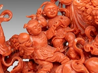 A chinese coral carving group of beauties and playful boys, late qing dynasty - (coral only) weight about 1700g - l 31 x h 21 cm - afbeelding 2 van  10