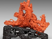 A chinese coral carving group of beauties and playful boys, late qing dynasty - (coral only) weight about 1700g - l 31 x h 21 cm - afbeelding 5 van  10