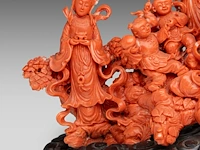 A chinese coral carving group of beauties and playful boys, late qing dynasty - (coral only) weight about 1700g - l 31 x h 21 cm - afbeelding 8 van  10