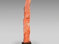 A chinese coral carving of a dancing lady, fixed on a wooden base, total weight 1040 g - afbeelding 3 van  7