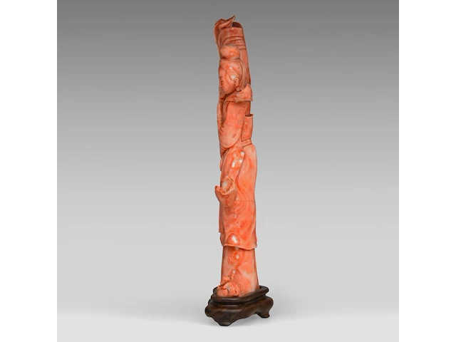 A chinese coral carving of a dancing lady, fixed on a wooden base, total weight 1040 g - afbeelding 5 van  7