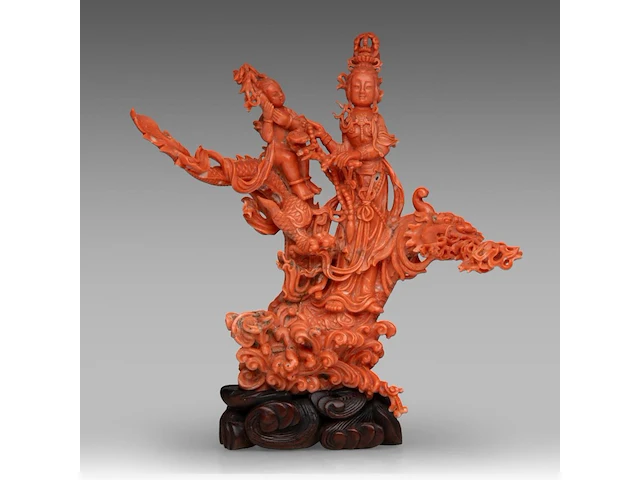 A chinese coral carving of guanyin on a dragon, republic period, (coral only) weight about 813 g - l 23,5 x h 22,5 cm - afbeelding 1 van  6