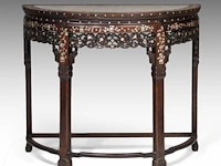 A chinese demi-lune hardwood side table, open-work carved and mother-of-pearl inlaid, late qing, h 88 - l 104 cm - afbeelding 2 van  6