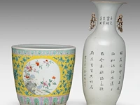 A chinese famille jaune 'flower garden' planter, 19thc, h 32 - ø 35 cm - and a famille rose vase, a signed text, republic period, h 57 cm - afbeelding 3 van  6