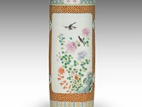 A chinese famille rose 'birds in a flower garden' umbrella stand, republic period, h 59 cm - afbeelding 3 van  6