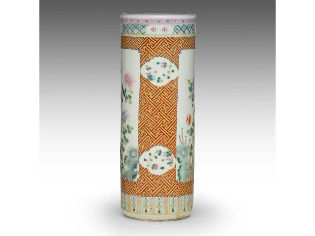 A chinese famille rose 'birds in a flower garden' umbrella stand, republic period, h 59 cm - afbeelding 4 van  6
