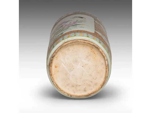 A chinese famille rose 'birds in a flower garden' umbrella stand, republic period, h 59 cm - afbeelding 6 van  6