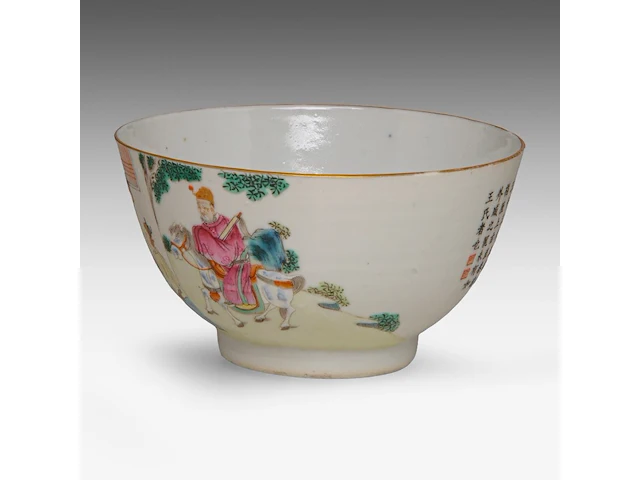 A chinese famille rose 'dignitaries in a chamber' bowl, incl. inscriptions, with a jiaqing mark, ø 11,4 - h 6,3 cm - afbeelding 2 van  6