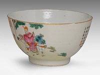 A chinese famille rose 'dignitaries in a chamber' bowl, incl. inscriptions, with a jiaqing mark, ø 11,4 - h 6,3 cm - afbeelding 2 van  6