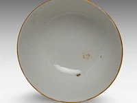A chinese famille rose 'dignitaries in a chamber' bowl, incl. inscriptions, with a jiaqing mark, ø 11,4 - h 6,3 cm - afbeelding 6 van  6
