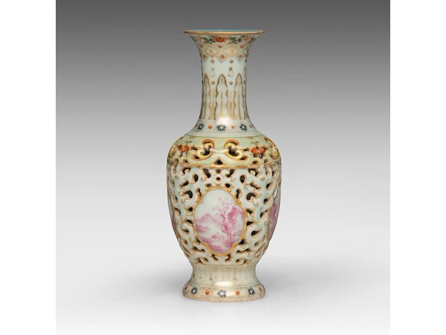 A chinese famille rose double-walled vase, open work with stylised dragon pattern, with a qianlong mark, h 23,5 cm - afbeelding 3 van  6