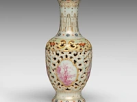 A chinese famille rose double-walled vase, open work with stylised dragon pattern, with a qianlong mark, h 23,5 cm - afbeelding 4 van  6