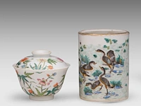 A chinese famille rose 'flower garden' gaiwan lidded tea bowl - and a 'geese' brush pot, both marked daoguang mark, h 9,6 - 13 cm - afbeelding 2 van  7
